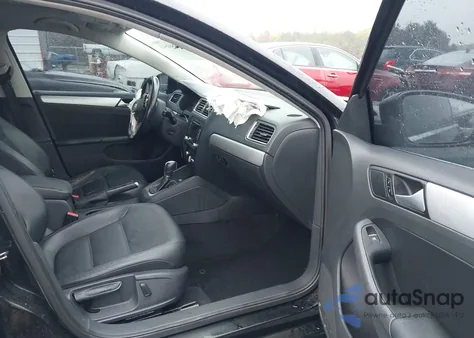 2014 Volkswagen Jetta 1.8T Se z USA, uszkodzony, nr VIN 3VWD17AJ8EM400226